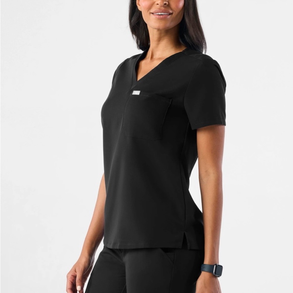 Figs Catarina one-pocket scrub top Black